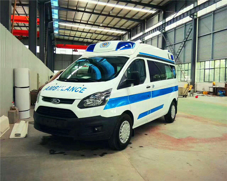 福特V362短軸中頂救護(hù)車